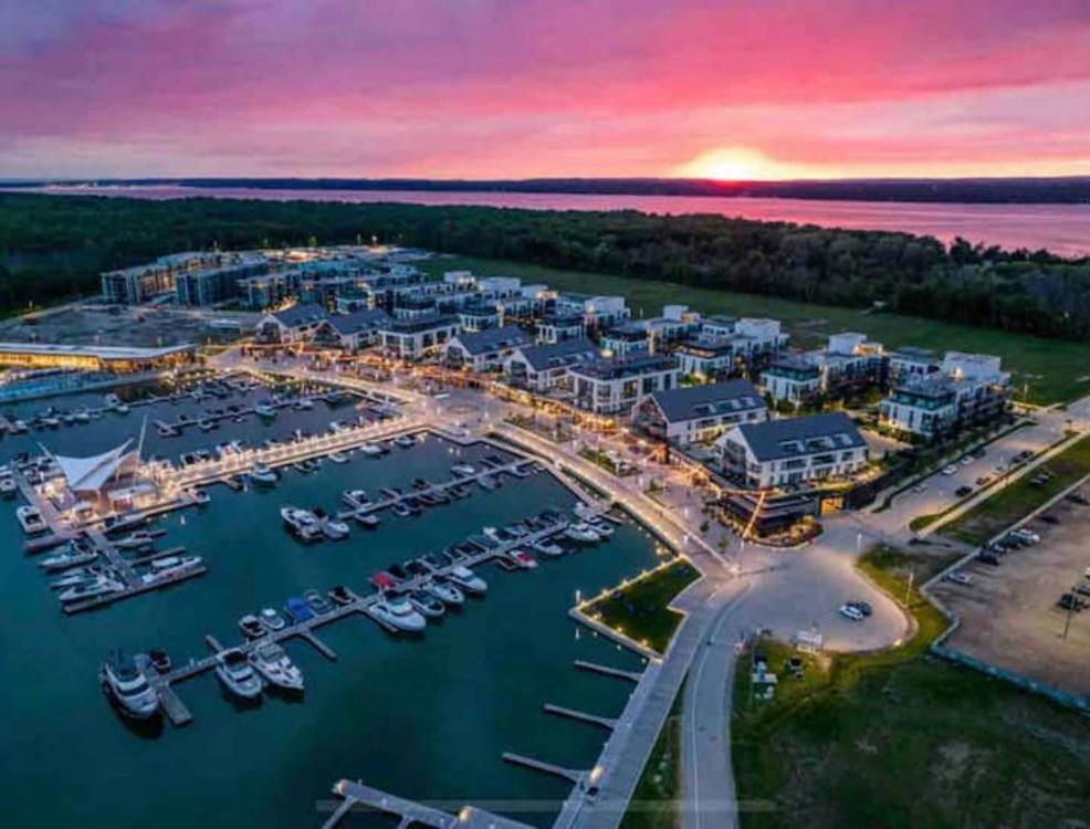 Aquarius 2 Bedroom Condo Friday Harbour Innisfil Exterior photo