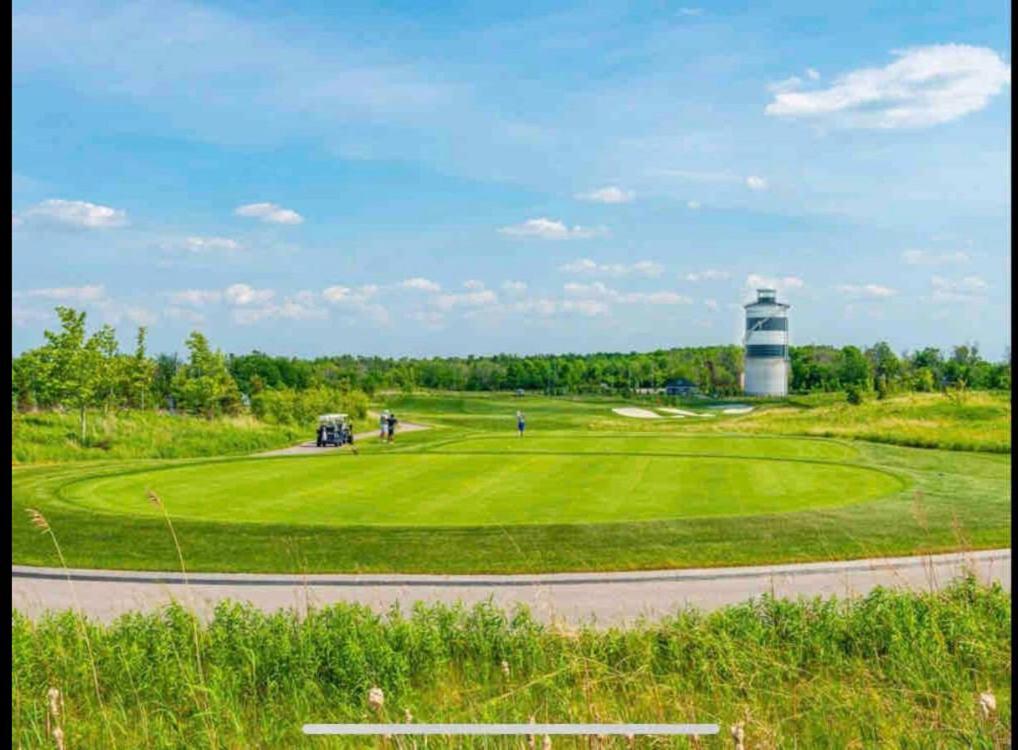 Aquarius 2 Bedroom Condo Friday Harbour Innisfil Exterior photo