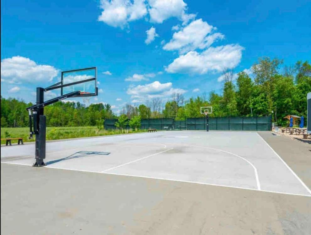 Aquarius 2 Bedroom Condo Friday Harbour Innisfil Exterior photo